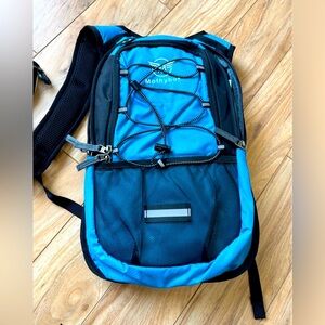 Mothybot Hiking Outdoor Insulated 2L liquid bladder water resistant Backpack